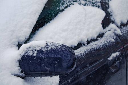 冰天雪地的玻璃汽车玻璃图片