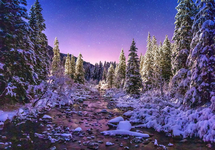 夜冬天自然风景在山