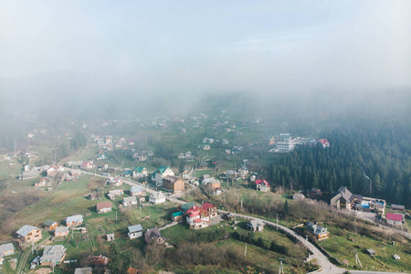 乌克兰村在乌克兰的鸟瞰图。 喀山脉