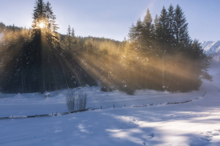光穿透乌云图片