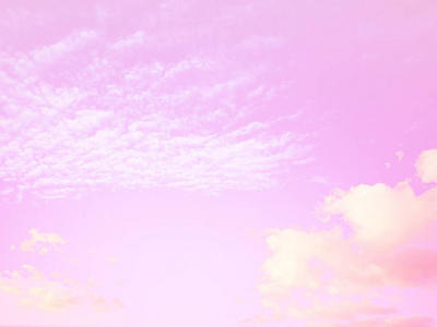 美丽明亮的云彩和天空的自然。 复制空间概念。 美丽的颜色，粉红色的天空，白色的蓬松的云抽象的背景