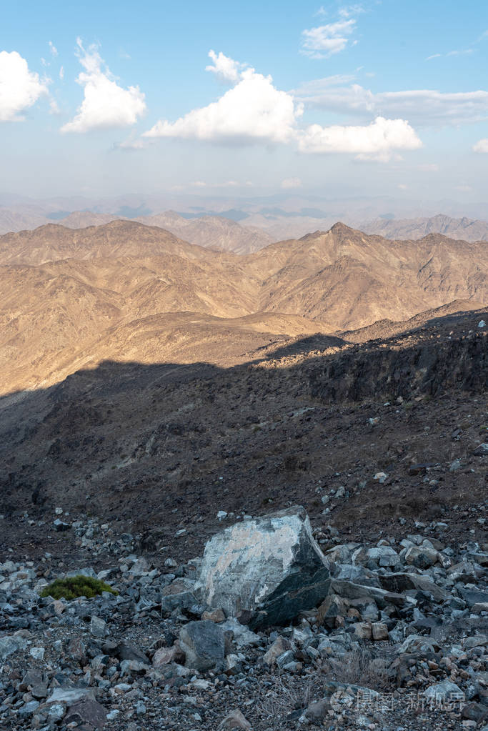 阿联酋山景从瓦迪阿尔科尔到布拉克大坝最高的地方大约800米