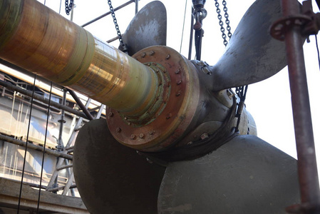 s propeller installation process 