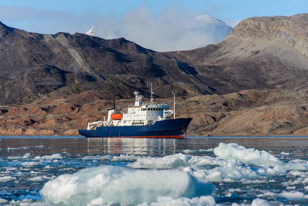 南极海的探险船