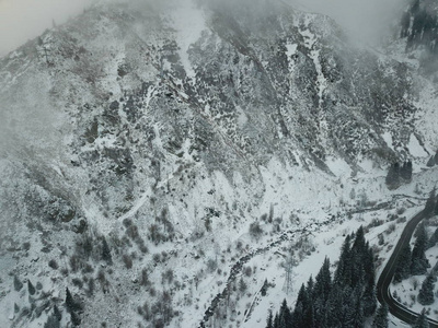 白天雪山景观