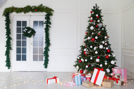 圣诞树蓝灯新年假期礼物加兰白色家居装饰