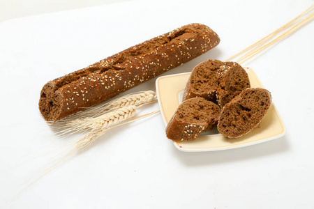 面包小麦和黑麦新鲜糕点。