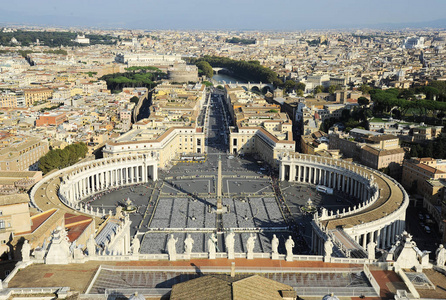 s Square in Vatican and aerial view of the city. Vatican city R