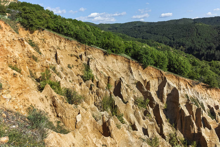 保加利亚丘斯坦迪尔区莱拉山Stob金字塔岩组日落景观