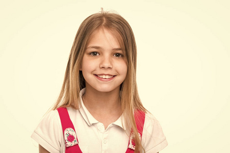 美丽的孩子与新鲜的外观和长的金发.美丽的外观和护肤品.