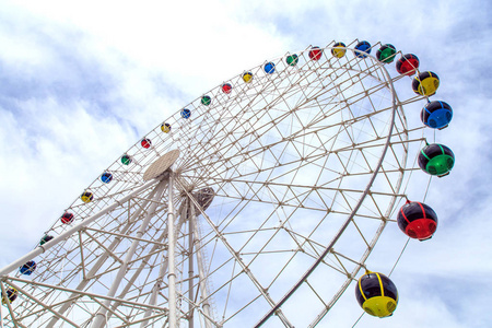 欢乐谷过山车大型游乐园的娱乐设施照片