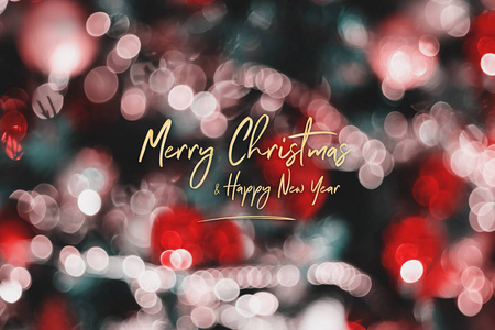 圣诞快乐，新年快乐，抽象模糊装饰球和圣诞树上的轻绳，背景是bokeh光。冬季节日季节