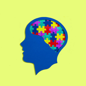 风格化的头部轮廓。 多种颜色的拼图而不是大脑。 具有社会互动和交流的自闭症问题的象征。 精神健康和疾病的概念