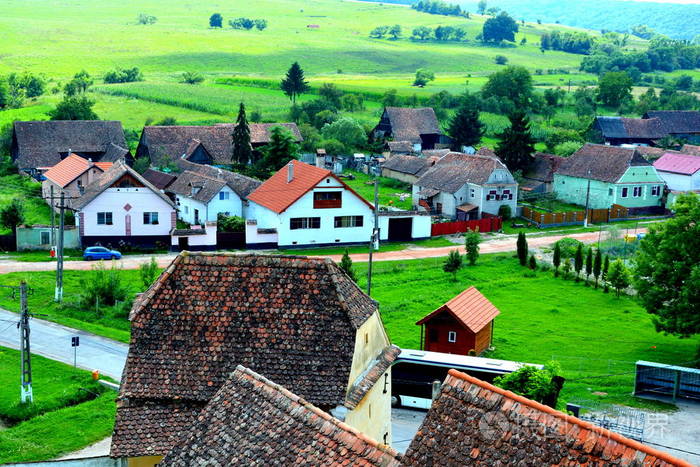 典型的农村景观和农民房屋在村庄阿波尔德特兰西瓦尼亚罗马尼亚.