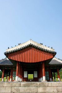 首尔市中心的乌里隆皇家陵墓。