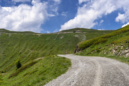 通往科尔德尔阿西埃塔的道路沿线的山区景观