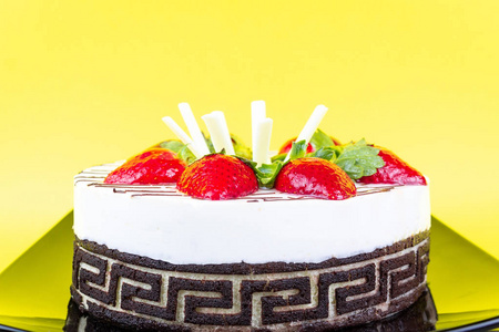 香草奶油草莓蛋糕
