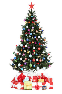 圣诞树上的装饰品和礼品盒隔在白色背景上