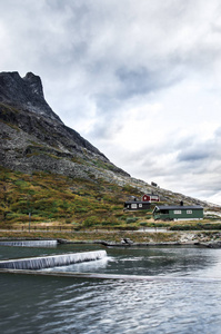 巨怪。 去挪威旅行。 挪威著名地标传奇楼梯或巨魔路的令人叹为观止的景色。 观景台上方