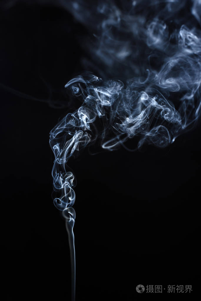 黑色背景上的烟雾抽象的蒸汽云冻结动作