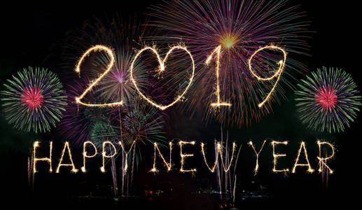 火花两个字体新年快乐,2019年文字手写烟花与五颜六色的烟花,各种颜色