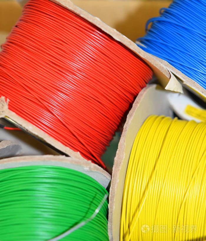 背景的彩色的网络电线电线颜色电线电缆几个彩色的铅笔伞的颜色混合在