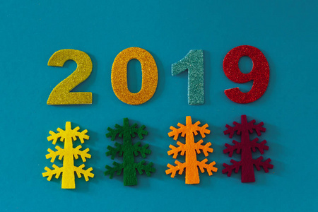 蓝色背景下的2019年新年快乐