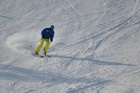 滑雪下山