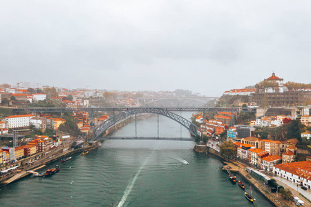 2008年11月10日，葡萄牙波尔图。 多姆路易斯桥在波尔图在葡萄牙。 巴科斯拉比洛斯。