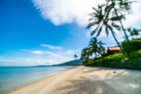 抽象模糊美丽的热带海滩海洋和沙滩与椰子棕榈树的旅行和度假