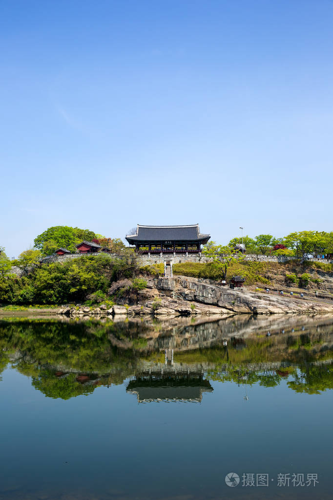 这是金珠松要塞,是韩国著名的旅游景点.
