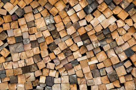一堆木材。