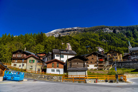 瑞士阿尔卑斯山莱克巴德莱克维斯普瓦利斯瓦莱斯等瑞士村庄的Chalet和酒店