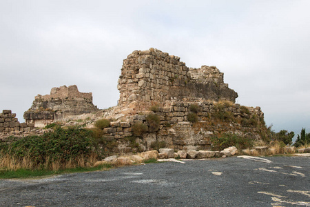 塞乌拉纳的堡垒遗址，一个高地村的康努德拉德蒙桑特市在科马卡的普雷拉特塔拉戈纳加泰罗尼亚西班牙。