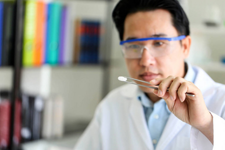 化学管开发与制药在实验室生物化学和研究技术的概念。