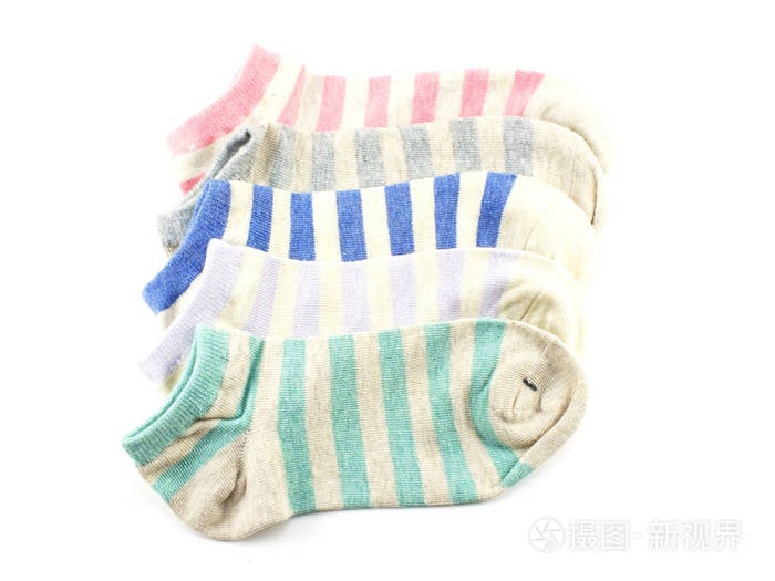 收集白色背景上的彩色袜子隔离物。