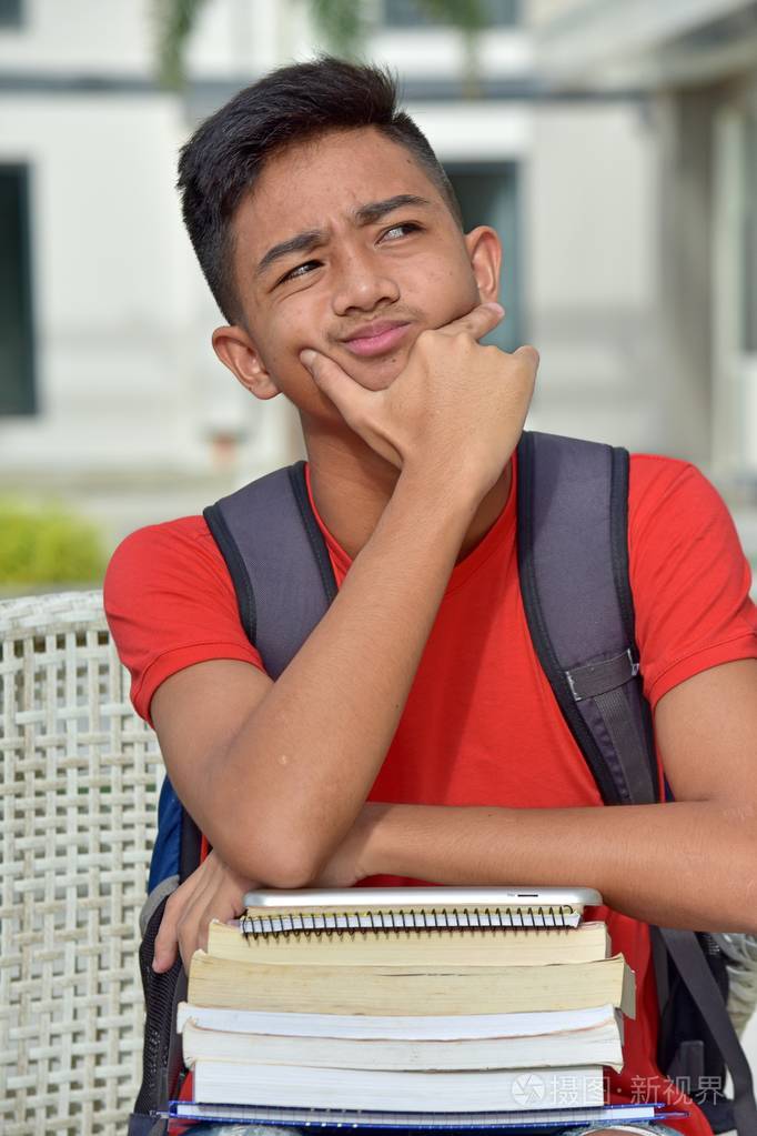 亚洲男学生决策照片-正版商用图片1600e1-摄图新视界