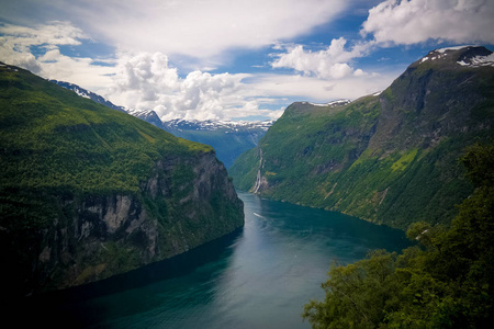从挪威的Trollstigen到Geiranger峡湾的空中全景。