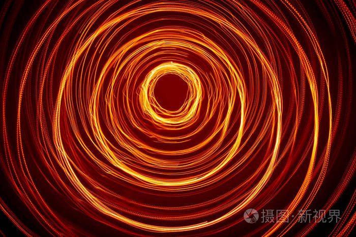 黑色背景下的未来派光绘画.圆形光圈