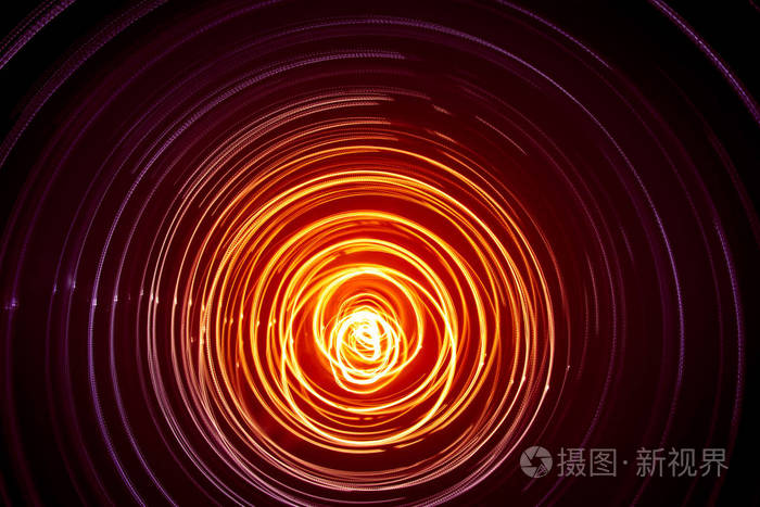 黑色背景上的未来派光画. 圆形的