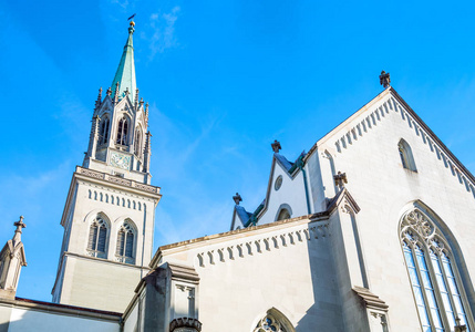 瑞士圣加伦向上的新哥特人风格圣劳伦斯教堂