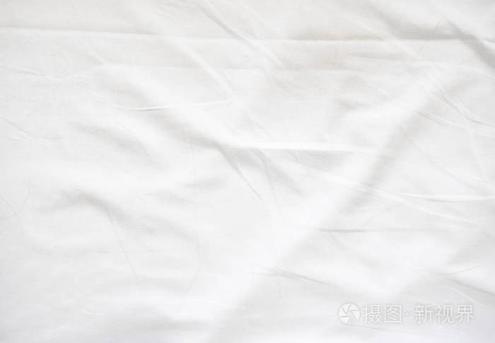 白色床单上的皱纹旧的白色床单