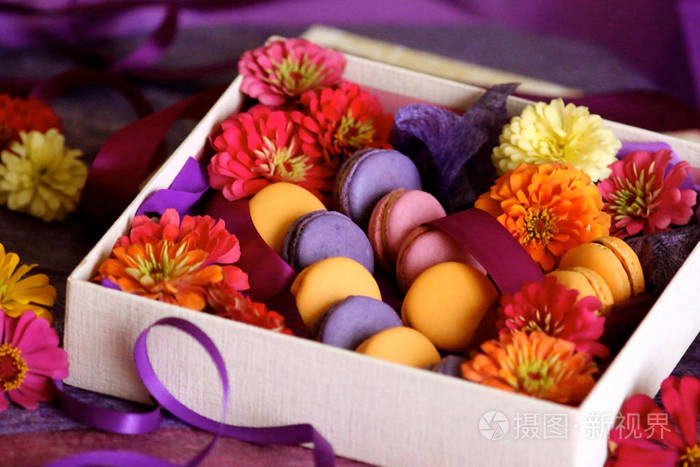 通心粉饼干彩色甜糕点现盒