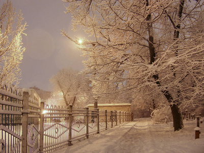 夜冬天雪镇风景