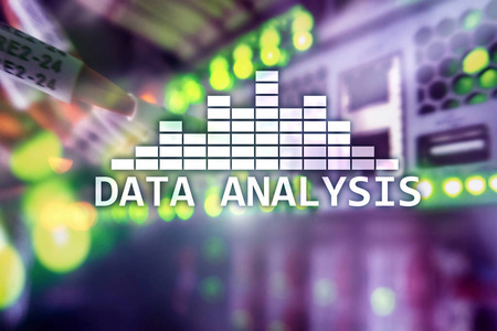 服务器机房背景下的大数据分析文本。 互联网和现代技术概念。