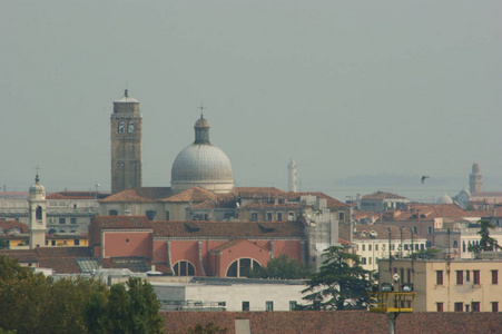 威尼斯天际线和圣马可广场在晴天