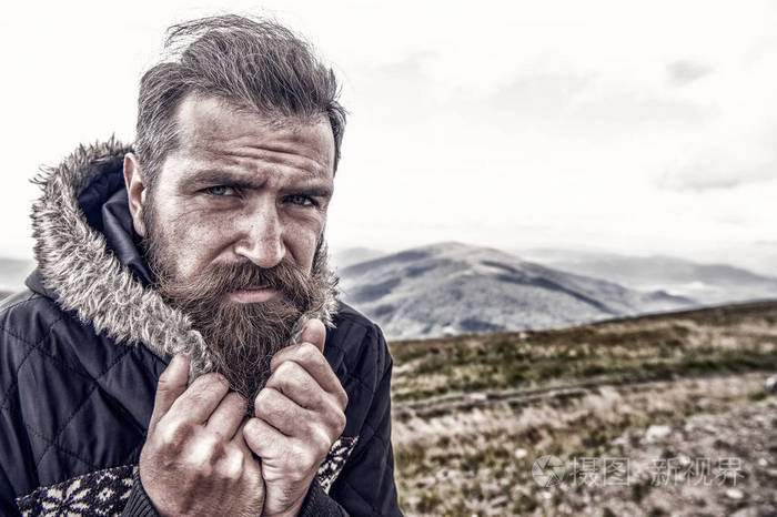 大胡子留着小胡子冷山上的野蛮白种人时髦