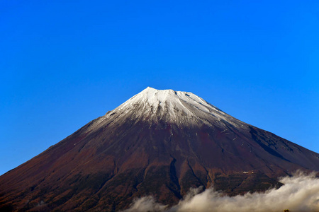 富士山或富士山在秋季冬季。 富士山2018年12月上午。