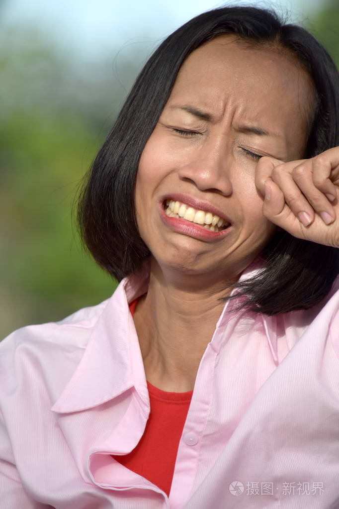 一个爱哭的女人