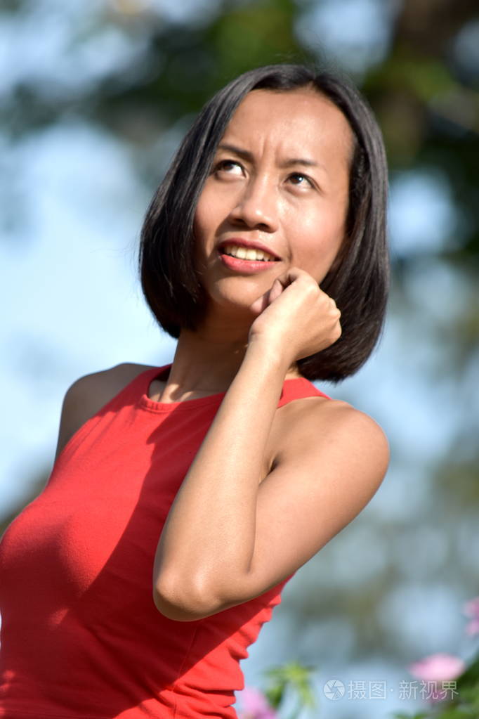 迷人的菲律宾女人想知道